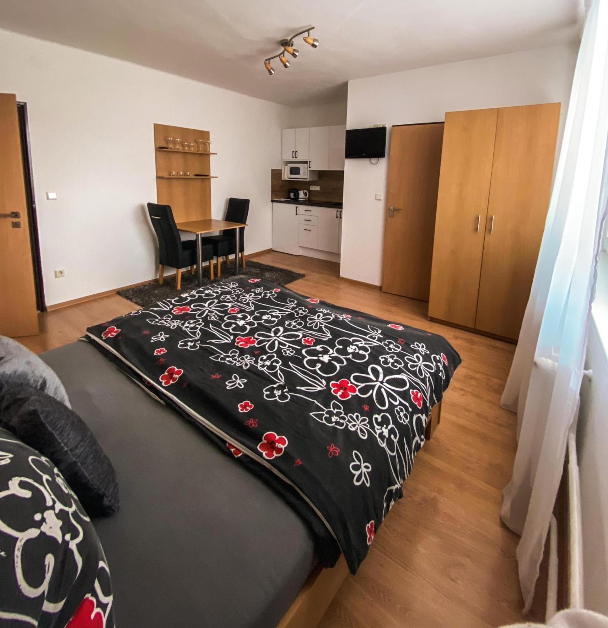 Apartmanovy Dom Adriana 주베레츠 외부 사진